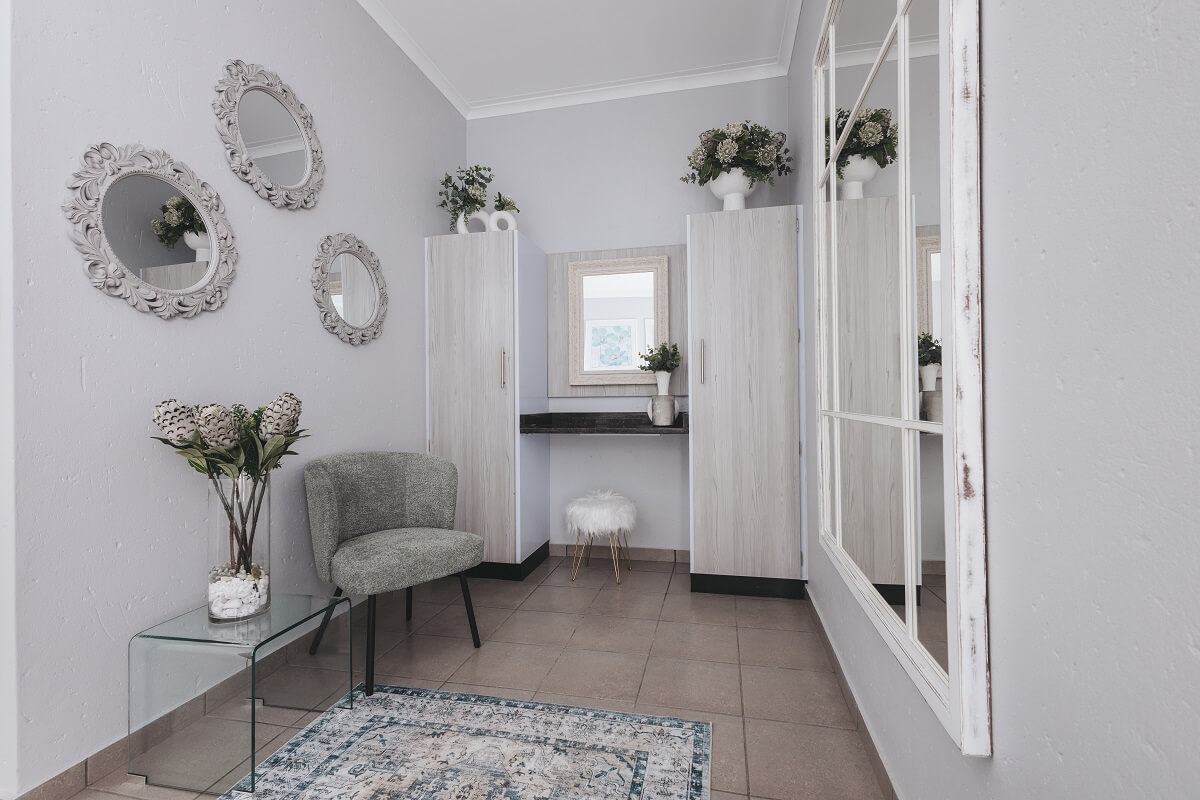 BACHELOR Unit 13 Photo