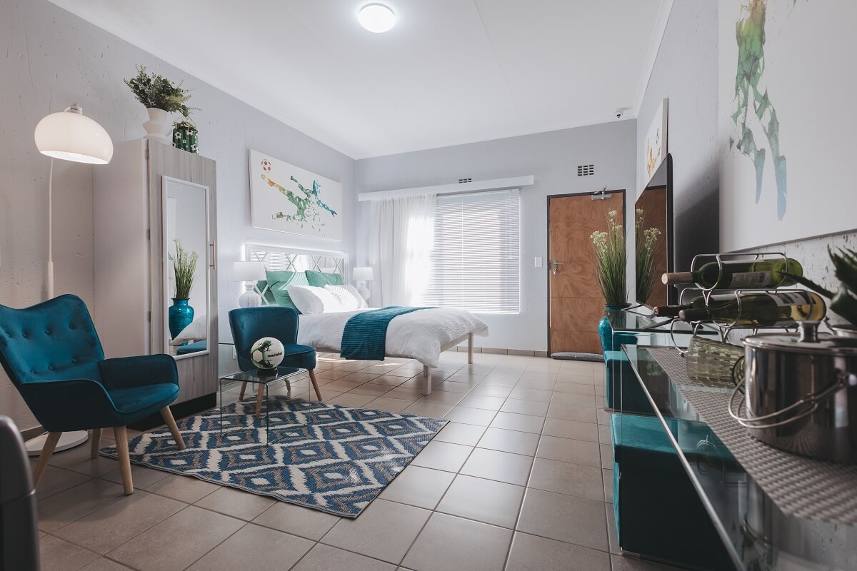 BACHELOR Unit 15 Photo