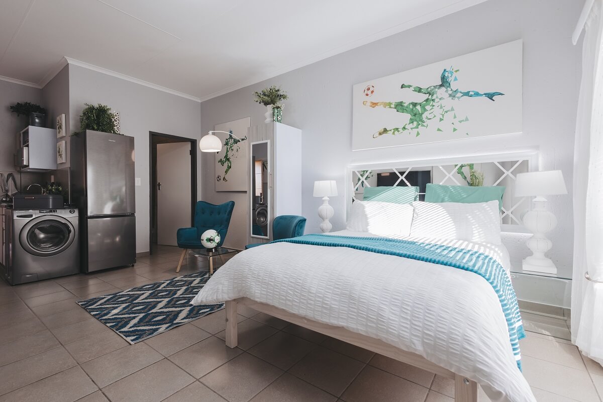 BACHELOR Unit 17 Photo