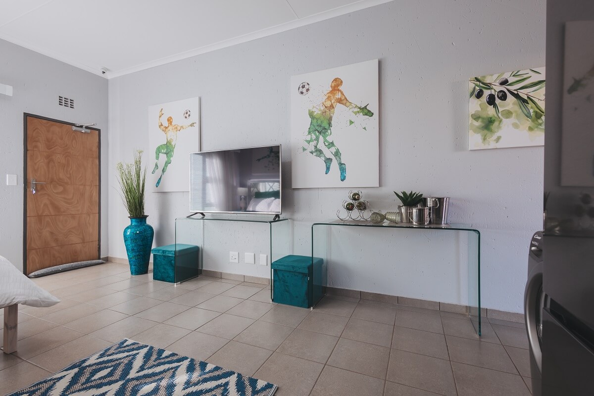 BACHELOR Unit 21 Photo