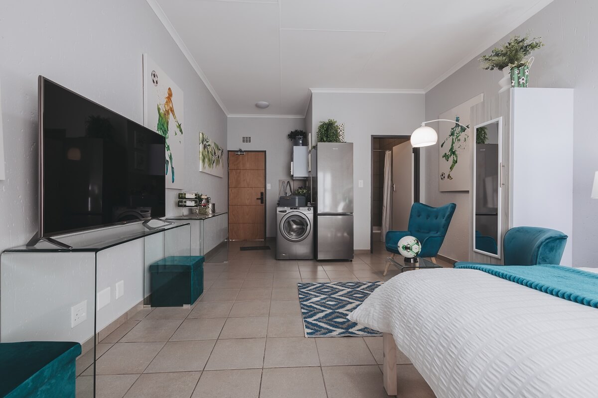 BACHELOR Unit 22 Photo