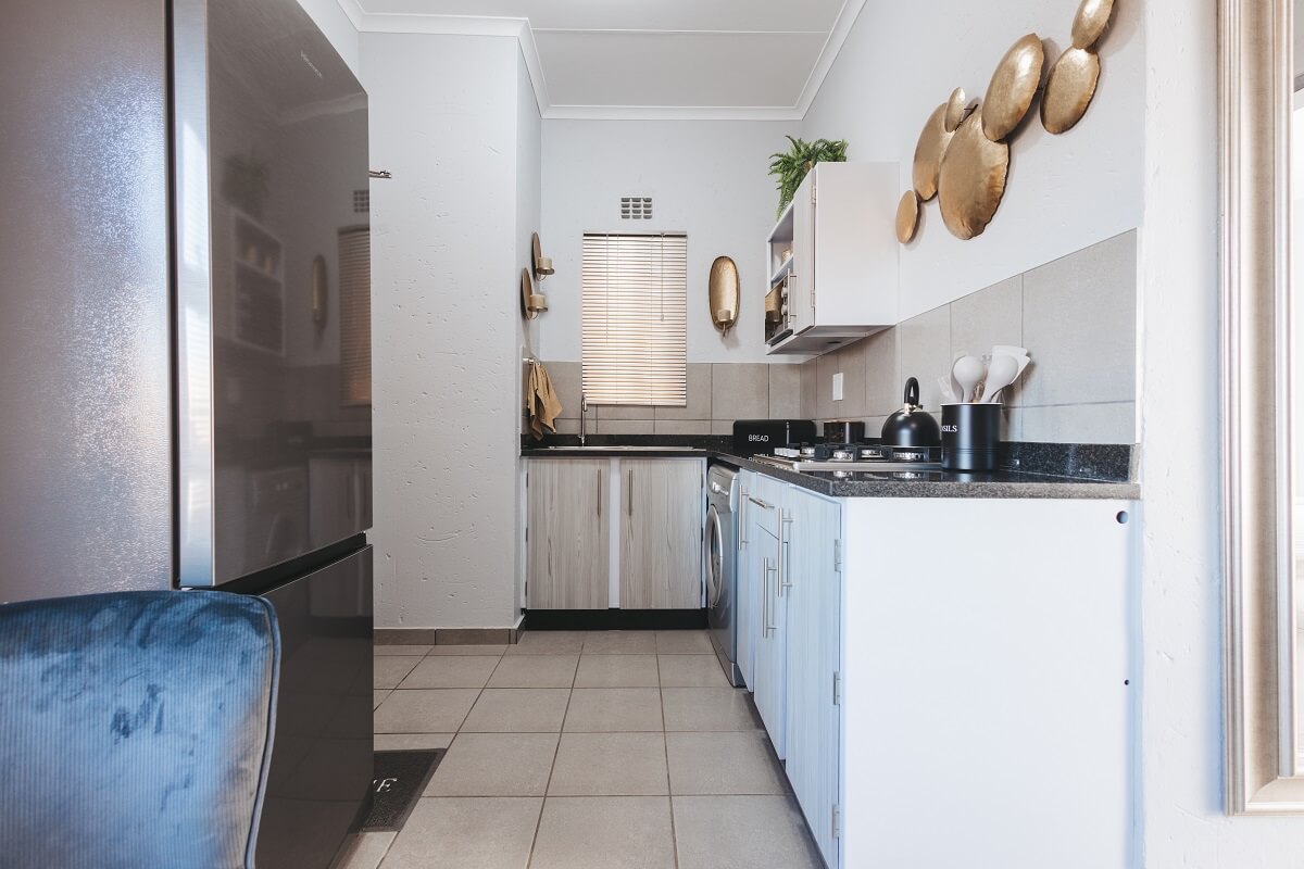 BACHELOR Unit 8 Photo