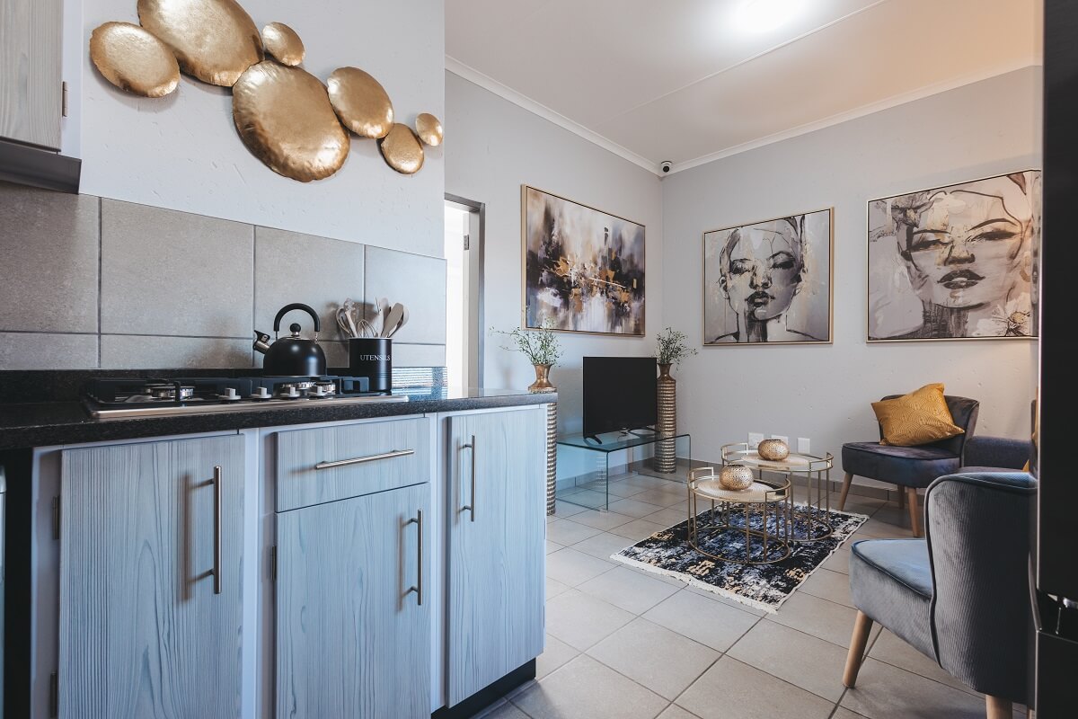 BACHELOR Unit 9 Photo